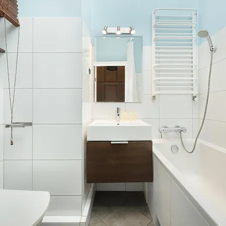 アパート Komfortowy Blisko Rzeki We Wroclawiu Z Biurkiem I Wanna By Renters ヴロツワフ