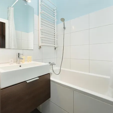 Apartamento Komfortowy Blisko Rzeki We Wroclawiu Z Biurkiem I Wanna By Renters